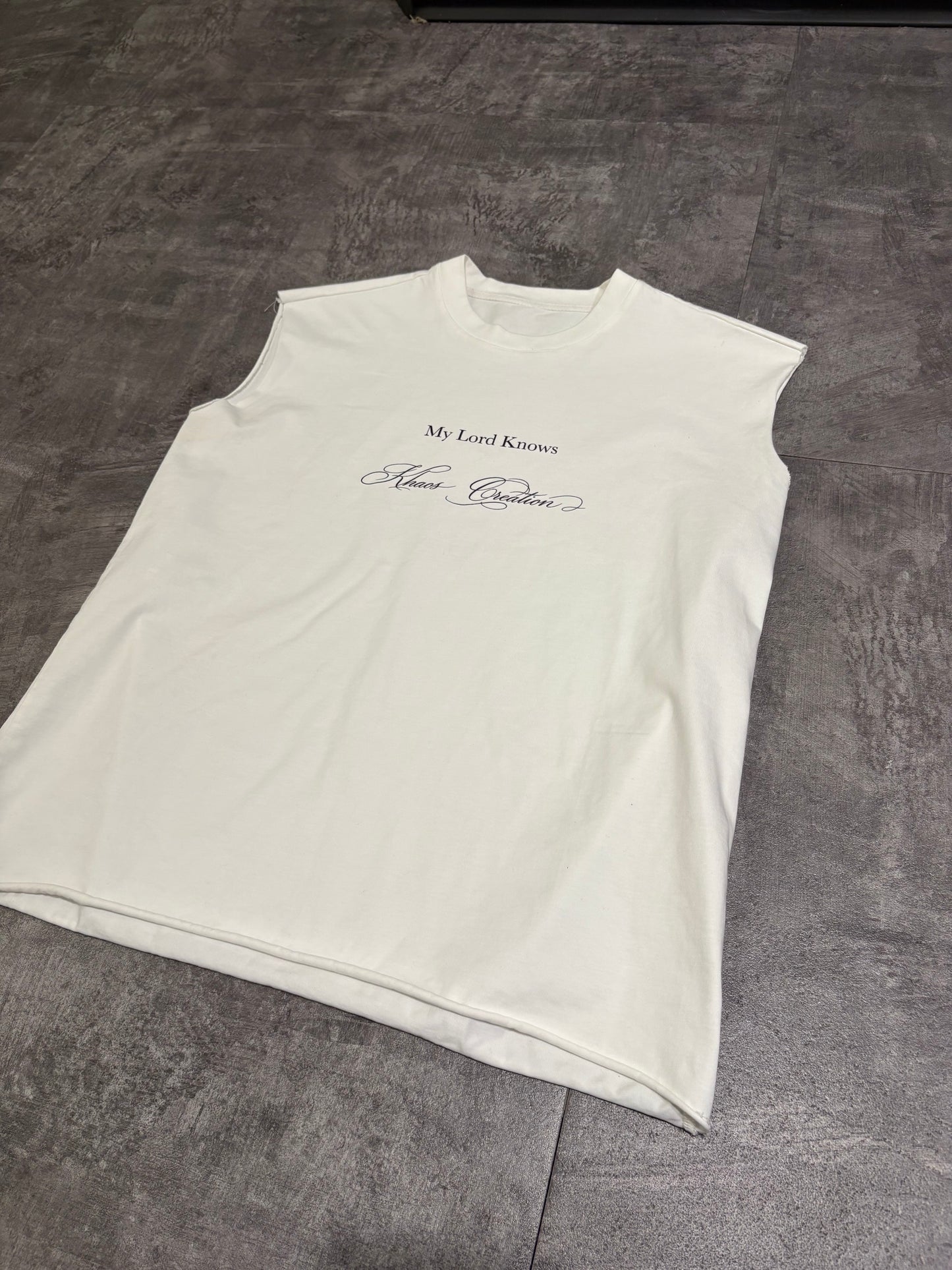 "KHAOS" SLEEVELESS T-SHIRT